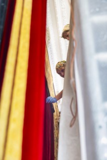 Hanging of the last tapestries in the Royal Parade Rooms in the Dresden Residenzschloss, Dresden,