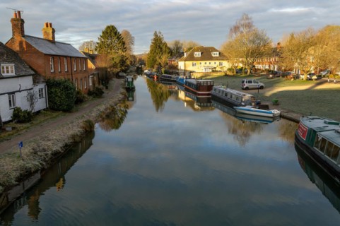 Narrow boats moored on Kennet and Avon canal in town centre of Hungerford, Berkshire, England, UK