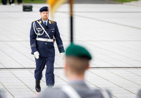 An air force soldier of the guard battalion gives commands to army soldiers of an honour formation