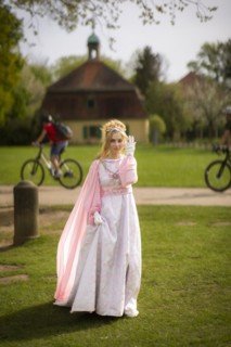 Cinderella can also be seen around Moritzburg Castle in spring. Model Tamara Kretschmer once again
