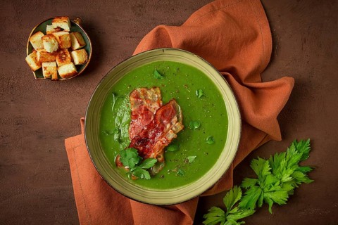 Green mashed soup, with bacon and croutons, homemade, no people