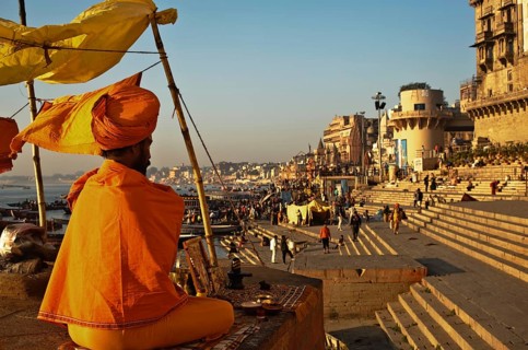 Hindu ascetic meditating on the ghats, Varanasi, India, Asia