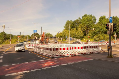 Roadworks, traffic congestion, traffic situation, obstruction, traffic flow, warning signs, speed,