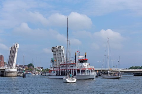Open bascule bridge, excursion ship Schlei Princess, sailing boats, Kappeln, Schlei,