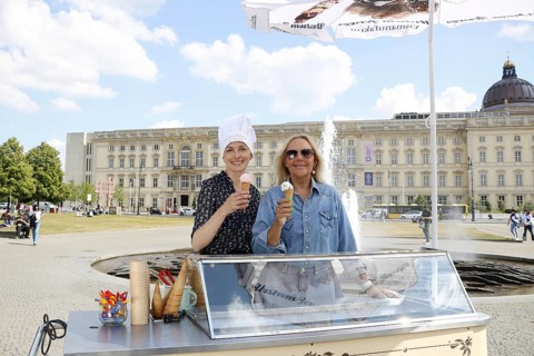 Loreen Herrmann, founder of the ice cream brand with KUHnterbunten creations, and Natascha