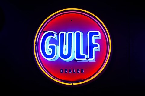 Illuminated advertising Gulf Dealer