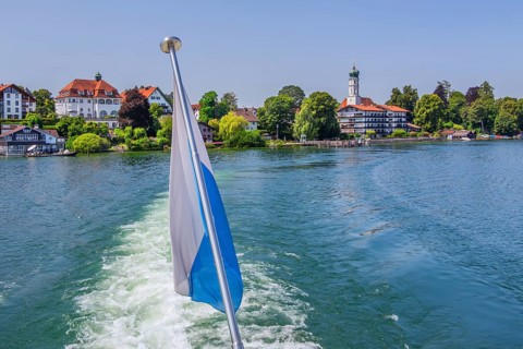 Waterfront with parish church, Seeshaupt, Lake Starnberg, Bavarian Alpine Foreland, Upper Bavaria,