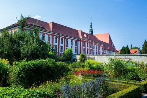 The Cistercian monastery of St Marienstern (sorb. Marijina Hwezda) is located on the Klosterwasser