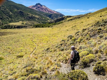 Woman on hiking trail 'Aviles loop', Park Patagonia, east of Cochrane on road to argentinian border