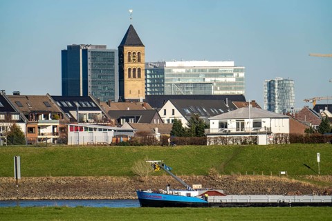 The skyline of Düsseldorf, with office buildings on Friedrichstrasse, city gate, residential
