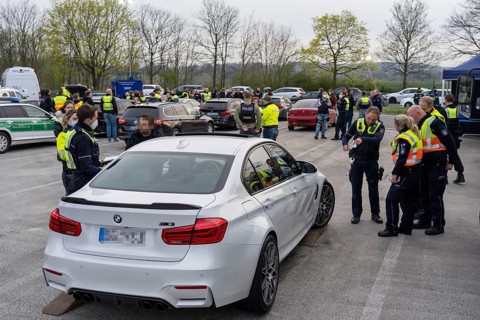 Joint inspection by customs and police, on the A3 motorway towards Cologne, at the Stindertal