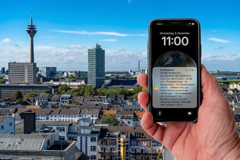 Warning day, 08.12.22 in Germany, first trial warning via cell broadcast, automatic alerting of the