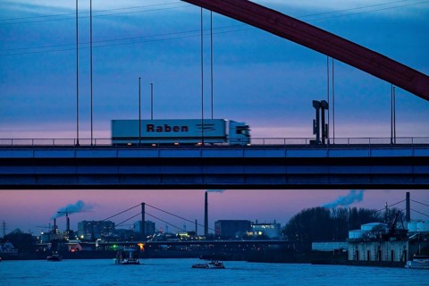 Bridge of Solidarity, road bridge between the districts of Rheinhausen and Hochfeld, over the river