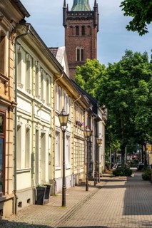 Duisburg-Ruhrort harbour district, residential buildings, St. Maximilian's Church, Fabrikstrasse,