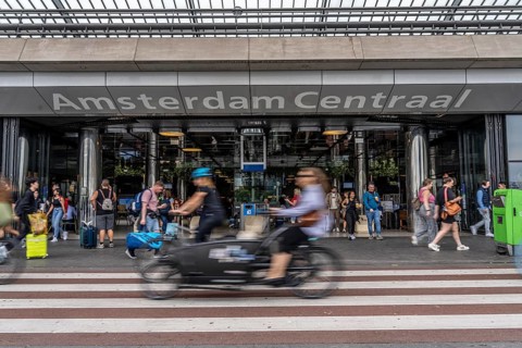 Cycle path, cycle motorway, on De Ruijterkade, at Amsterdam Centraal station, Amsterdam,