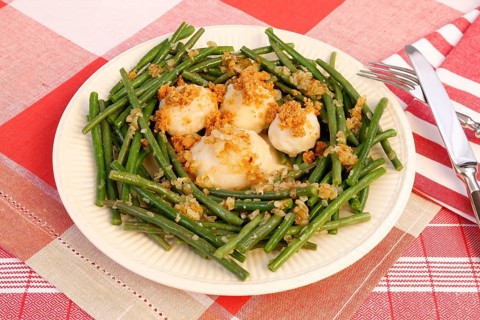 Swabian cuisine, yeast dumplings with green beans, breadcrumbs, served on a plate, typical Swabian,