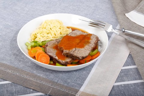Swabian cuisine, roast beef, roast ox, herb spaetzle, meat dish, gravy, carrot vegetables, leek,