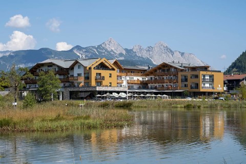 Flat houses at the Wildsee, Karwendel Mountains, Alps, Gschwandt, Seefeld, Tyrol, Austria, Europe