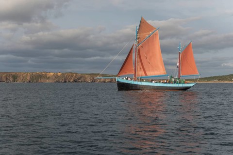 Old sailing ship, classified as a historical monument, for tourist excursions at sea. Camaret sur