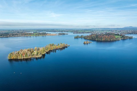 Aerial view of lake Staffelsee near Murnau, islands Wörth, Kleine Birke, Große Birke, autumn
