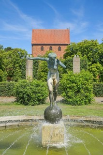 Fountain Kugelläuferin, Zeltinger Platz, Frohnau, Reinickendorf, Berlin, Germany, Europe