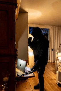 Symbolic image of a burglary, perpetrator has broken into a flat from the garden side and is
