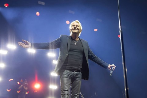 Matthias Reim live on ..und plötzlich bist du Kult! Tour in the Berlin Uber Arena on 29 December