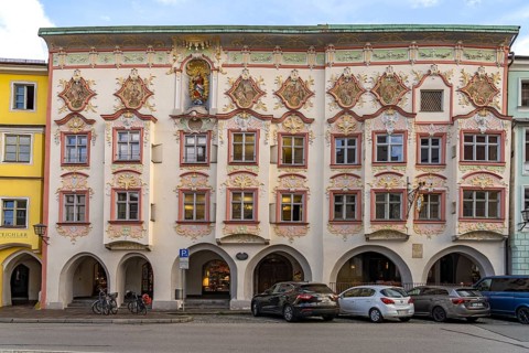Rococo façade of the Kernhaus in moated castle am Inn, Bavaria, Germany, Europe