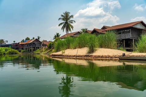 Stilt houses on the Mekong River on Don Det Island, Si Phan Don, Champasak Province, Laos, Asia