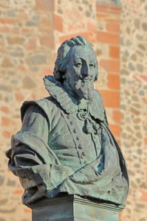 Bust and monument to Philipp Ludwig II of Hanau-Münzenberg, medieval count, bronze sculpture,