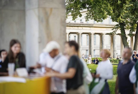 Reading by Ulrike C. Tscharre and live music at the Kolonnaden Bar on Museum Island in Berlin,