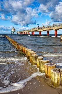Diving gondola at the Zingst pier, cloudy mood and high waves, Zingst, Fischland-Darß-Zingst