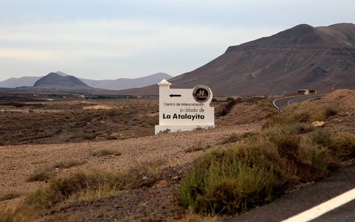 Sign for pre-Spanish Mahos village, Poblado de la Atalayita, Pozo Negro, Fuerteventura, Canary