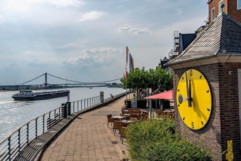 The Rhine at extremely low water, Rhine level at Emmerich pointing towards zero, Rhine promenade,