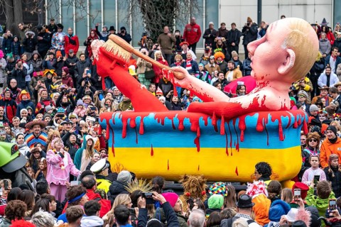 Rose Monday parade in Düsseldorf, street carnival, carnival float, by float builder Jacques Tilly,