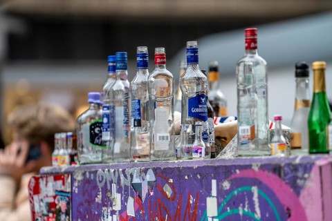 Rose Monday parade in Düsseldorf, alcohol consumption, drinking of high-proof spirits, North