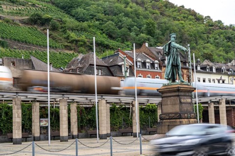 Upper Middle Rhine Valley, railway line on the right bank of the Rhine, goods train line, up to 400