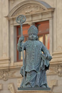 Gothardus with crosier, Godehard of Hildesheim, Gotthard, saint, Saint, bronze, book, hold, carry,