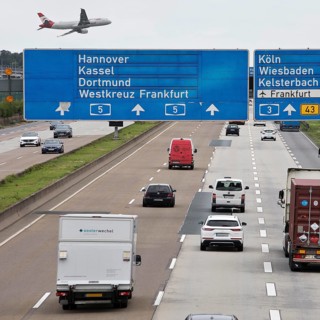 Aircraft from the airport located directly next to the motorway above the traffic on the A5