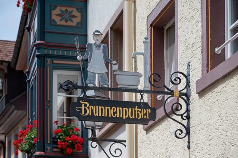 Nasenschild Brunnenputzer, Café and Bistro, Brunnenstr. 24, Villingen-Schwenningen,