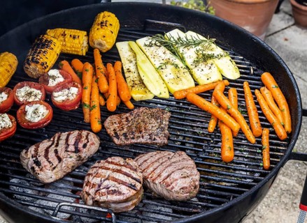 Whether vegetarian or with meat: barbecues are on trend. Vegetables such as carrots, tomatoes and