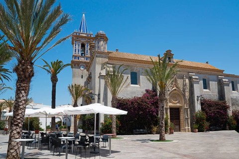 Historic church with palm trees in a sunny setting, Parroquia de Nuestra Señora de la O, Parish of