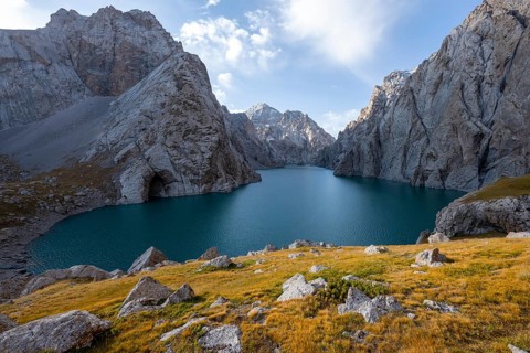Mountain lake Kol Suu, Sary Beles Mountains, Naryn Province, Kyrgyzstan, Asia