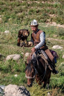 Traditional Kyrgyz eagle hunter, near Kysyl-Suu, Kyrgyzstan, Asia