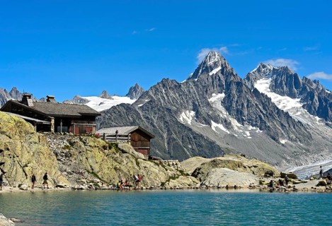 Lac Blanc mountain hut on the Lac Blanc mountain lake, behind the peaks Aiguille du Chardonnet and