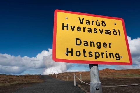 Warning sign, hot spring, Gunnuhver high temperature area, near Grindavík, Reykjanes Peninsula,