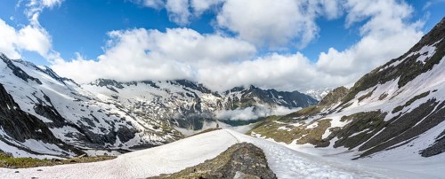 Panorama, hiking trail with cairns, mountain landscape with snow fields, summit Hoher Weißzint and
