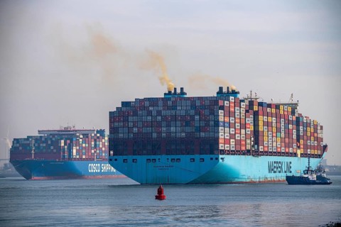 Harbour tugs bring the container freighter Madison Maersk from its berth at the RWG Container