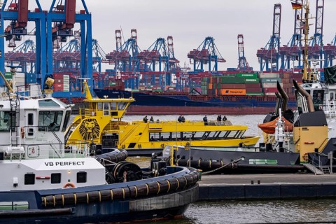 Port of Hamburg, HHLA Container Terminal Burchardkai, Athabaskakai, on the Elbe, container feeder