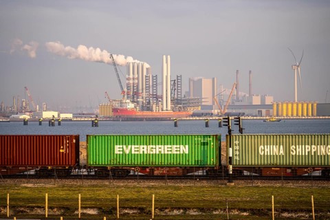Goods train, container train, brings containers to Euromax Container Terminal, the seaport of